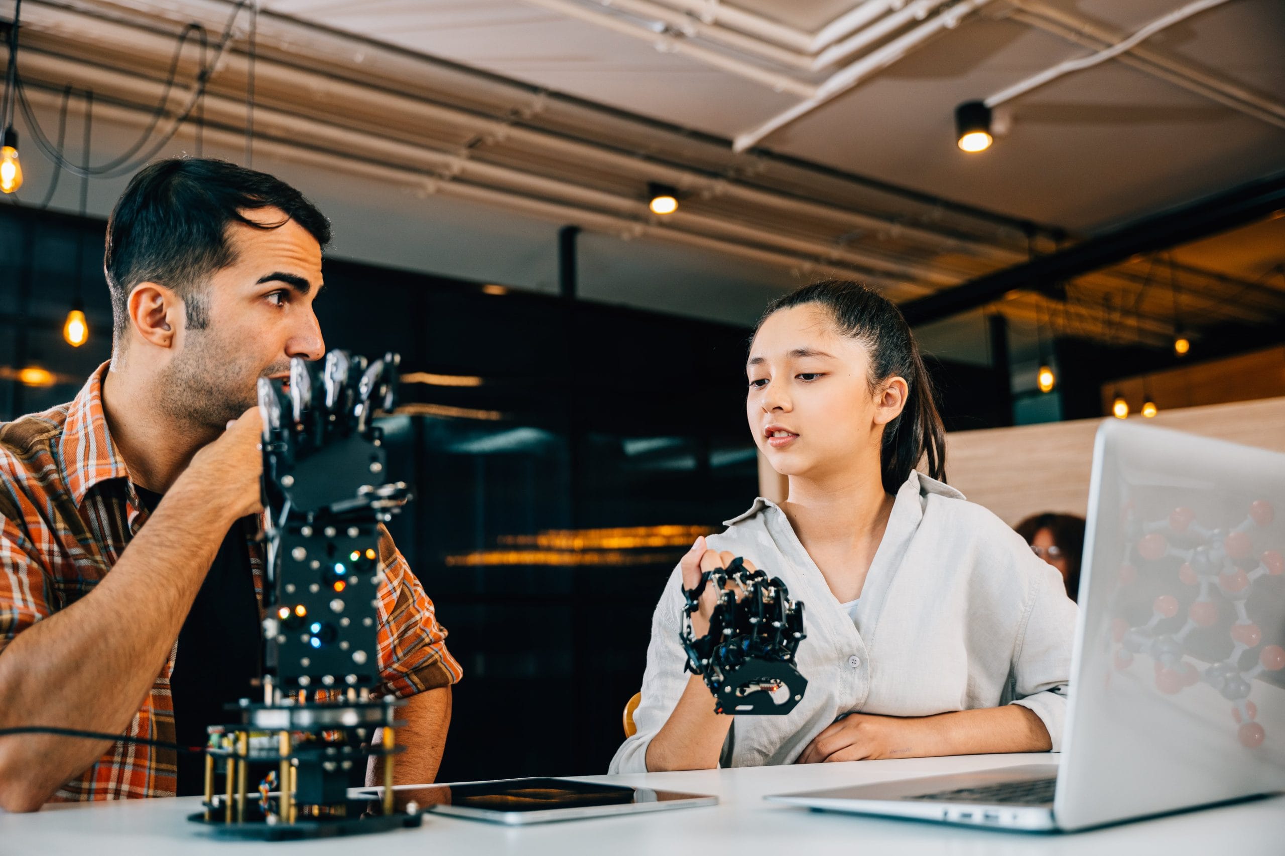 Enseñanza asistida por inteligencia artificial